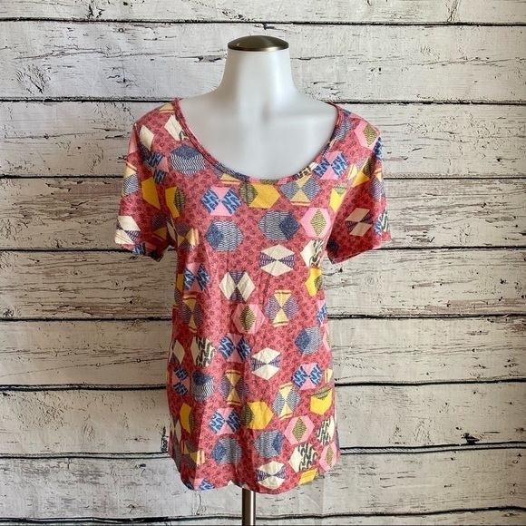LuLaRoe Tops - LuLaRoe “Classic T”